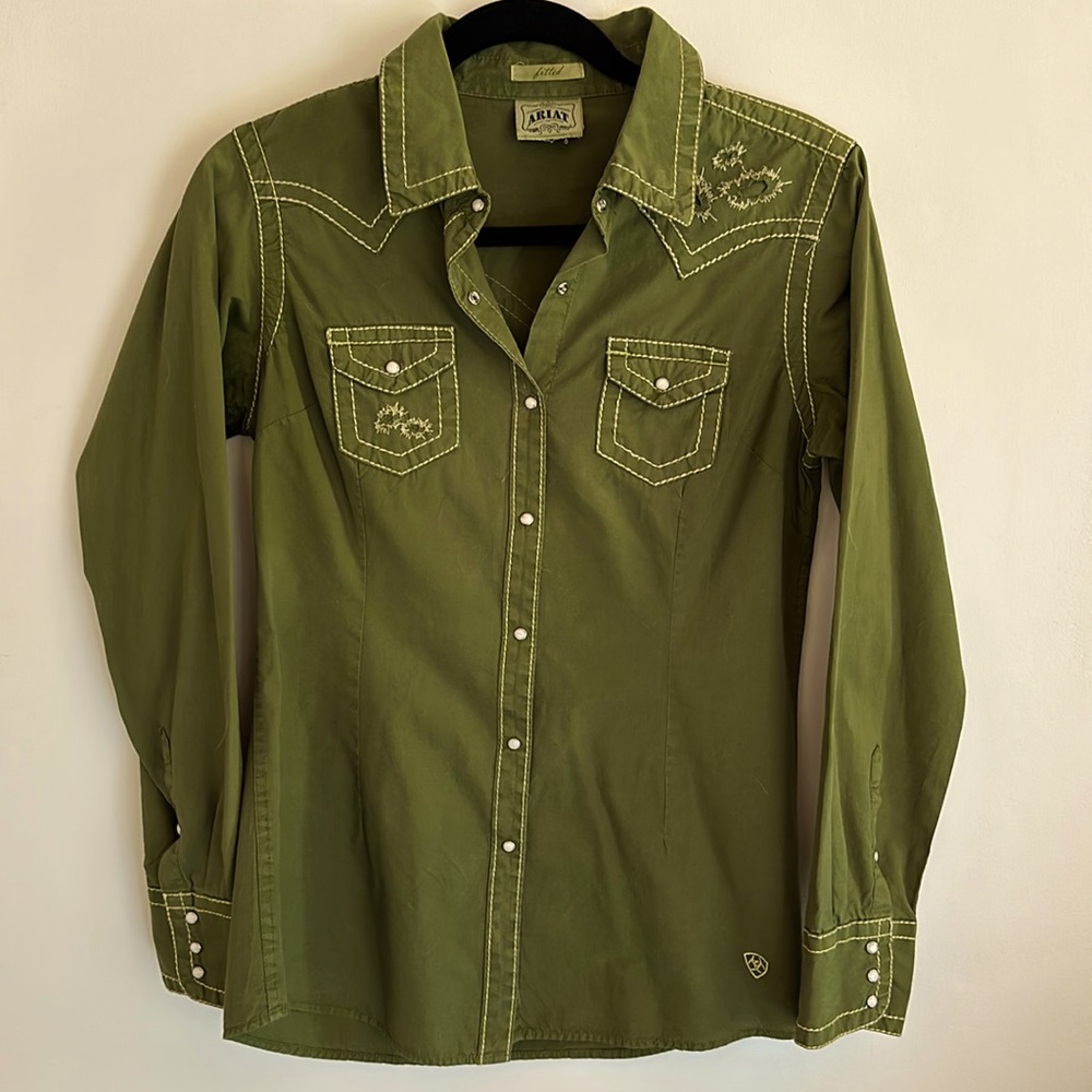 Vintage Ariat Fitted Western Snap Front Shirt Women’s Small.